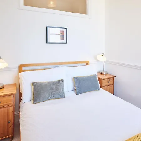 Host & - 19 @ The Zetland Apartment